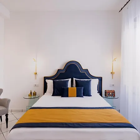 招待所 With Pool 4*