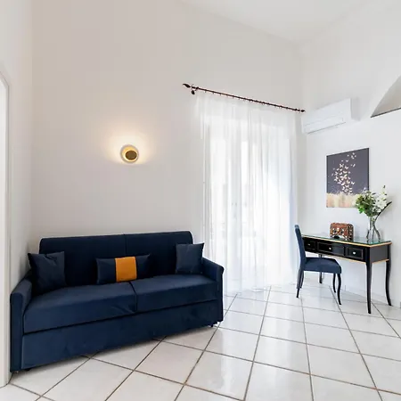 With Pool 招待所 4*