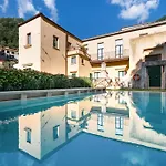 With Pool Πανσιόν Αμάλφι
