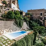 Πανσιόν With Pool 4*