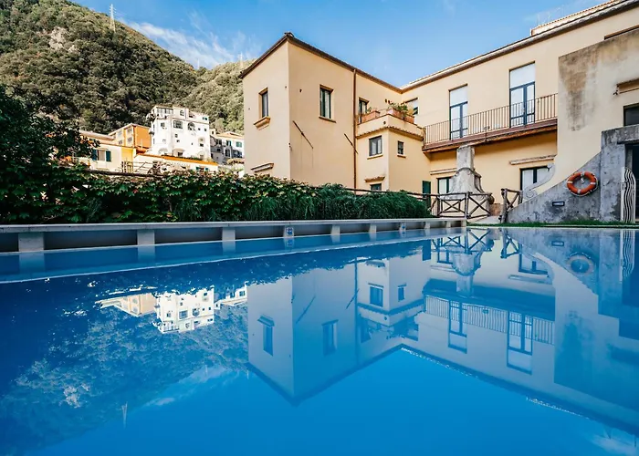 بيت ضيافة With Pool